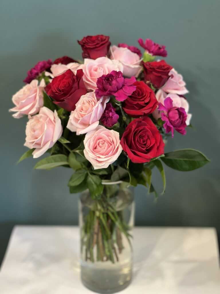 The Art of the Crimson Statement: How to Choose a Red Luxury Bouquet that Commands Attention